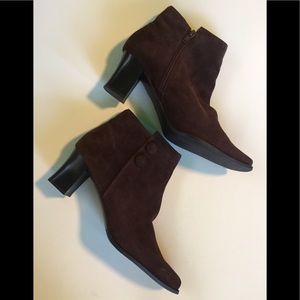 Bass dk brown suede, 2” heel boots, new $58 firm.